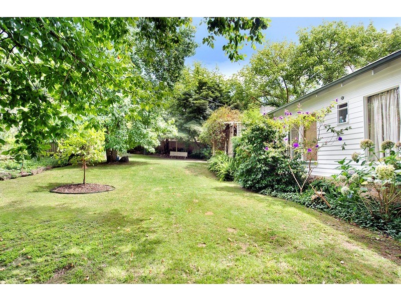 18 Linden Road, Ringwood North VIC 3134