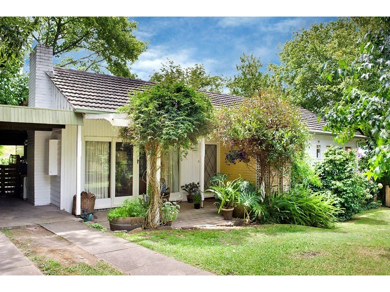 18 Linden Road, Ringwood North VIC 3134