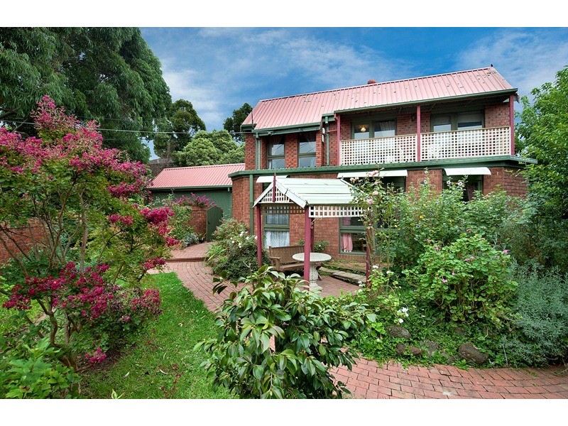 16 Westmore Drive, Heathmont VIC 3135