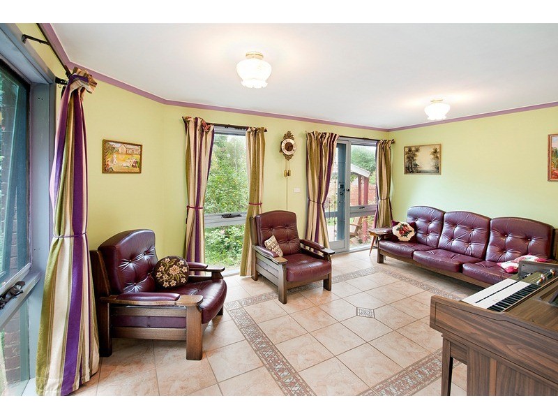 16 Westmore Drive, Heathmont VIC 3135