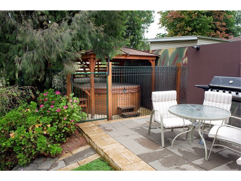 2/4 Mirabel Avenue, Ringwood East VIC 3135