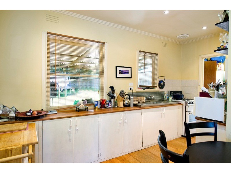 16 Sylvia Grove, Ringwood VIC 3134