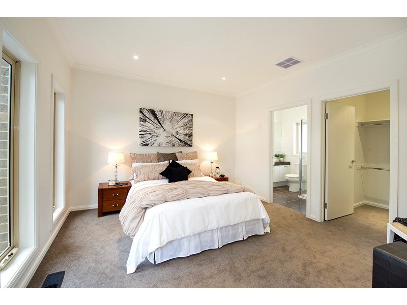 2/18 Carcoola Road, Ringwood East VIC 3135