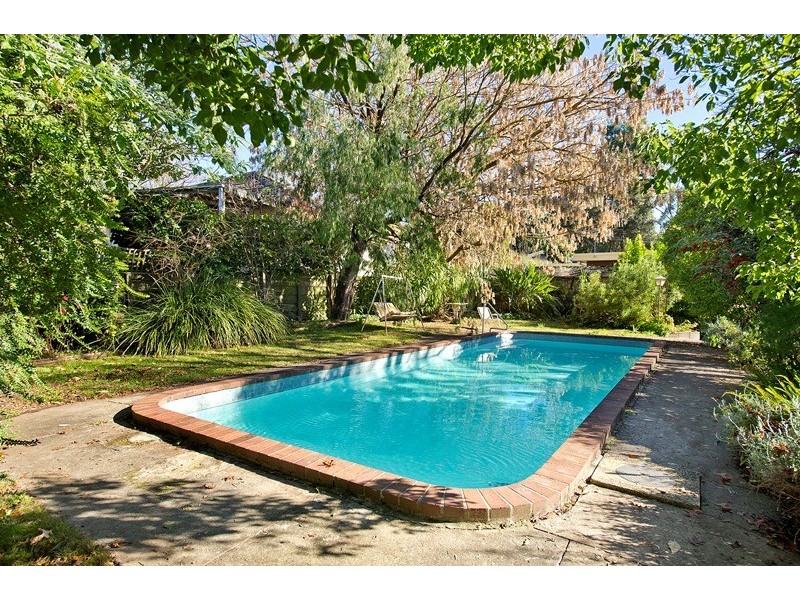 15 Rotherwood Avenue, Ringwood East VIC 3135