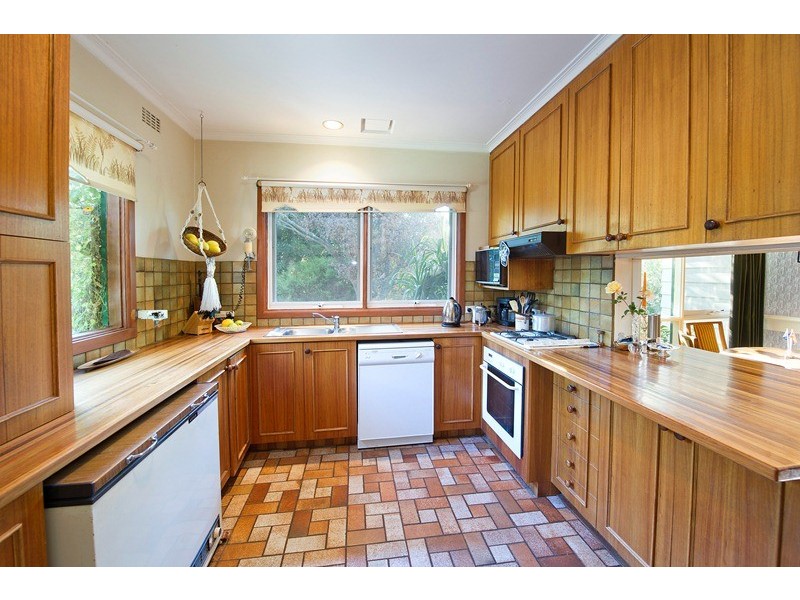 15 Rotherwood Avenue, Ringwood East VIC 3135