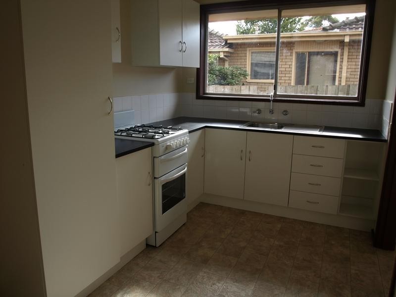 2/28 New Street, Ringwood VIC 3134