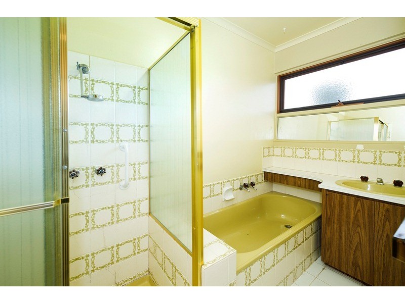 2/6 Landale Avenue, Croydon VIC 3136