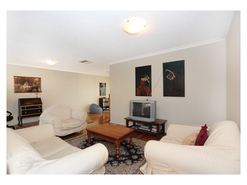 45 Andrew Crescent, Croydon South VIC 3136