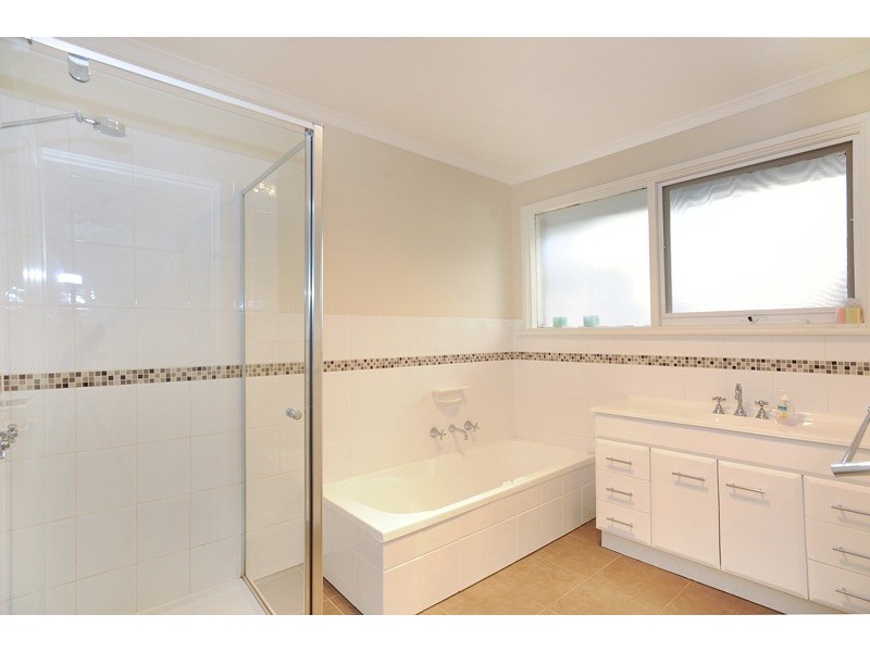 45 Andrew Crescent, Croydon South VIC 3136