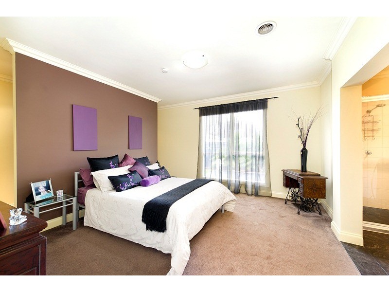 18 Bartlett Avenue, Croydon VIC 3136