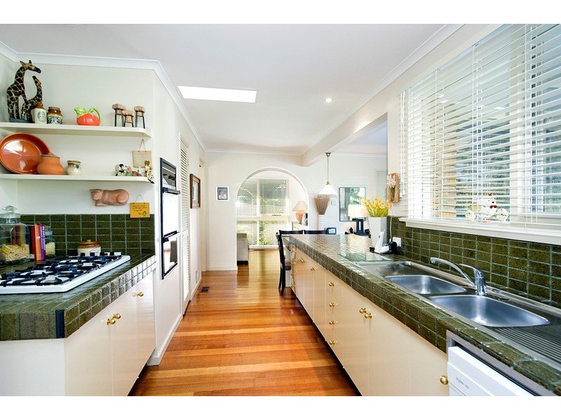 49 Andrew Crescent, Croydon South VIC 3136