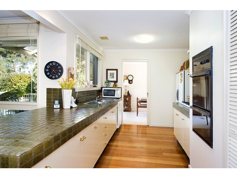 49 Andrew Crescent, Croydon South VIC 3136