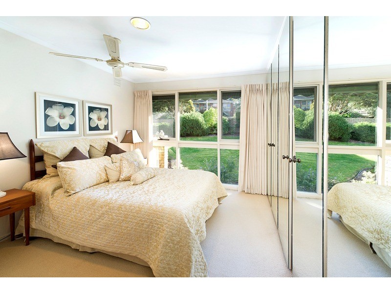 49 Andrew Crescent, Croydon South VIC 3136