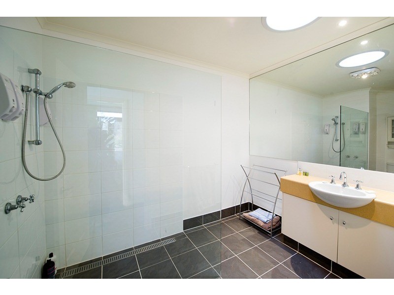 2/80 Diane Crescent, Croydon VIC 3136