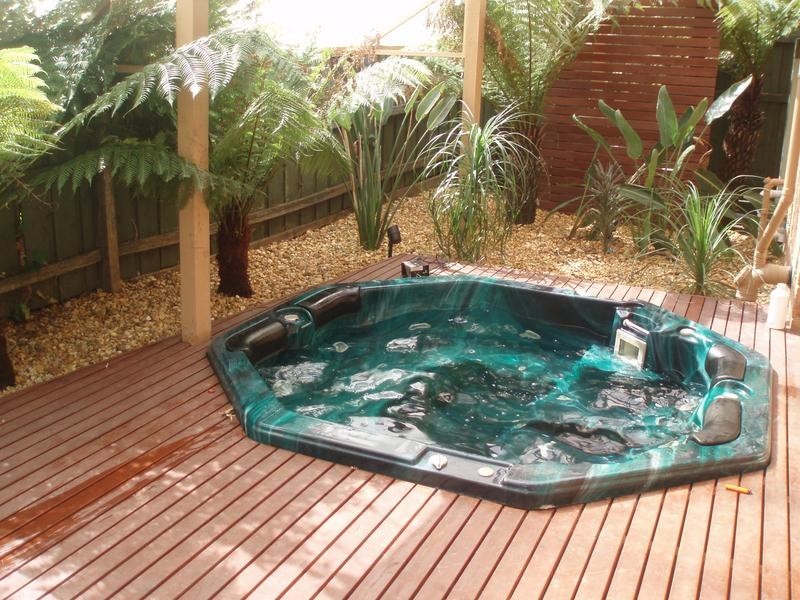 12 Garnet Close, Narre Warren North VIC 3804