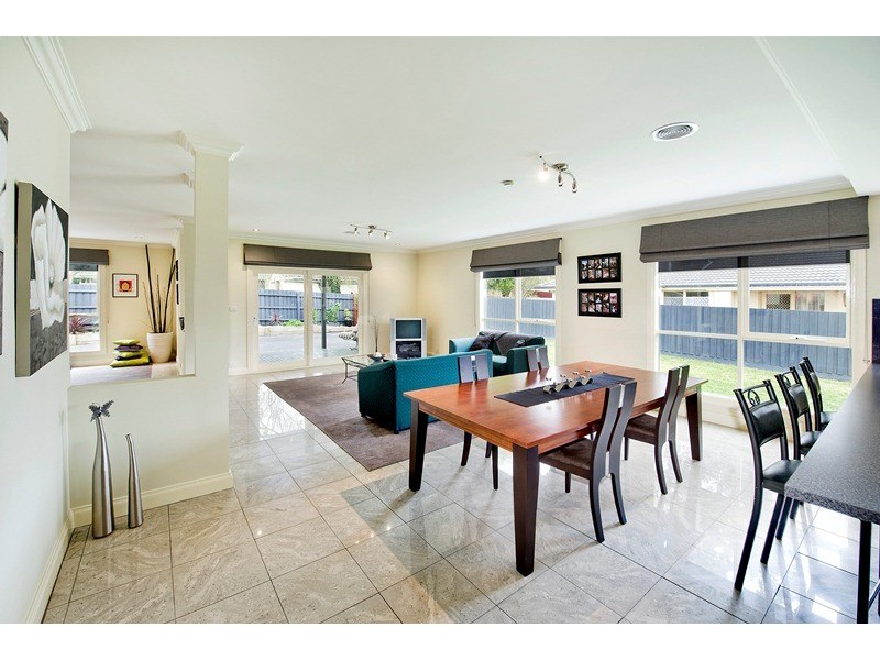 18 Bartlett Avenue, Croydon VIC 3136