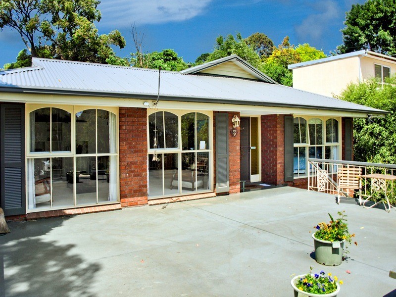 40 Burlock Avenue, Ringwood North VIC 3134