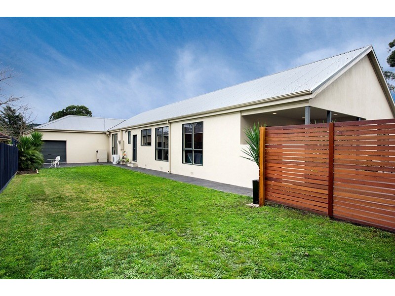 18 Bartlett Avenue, Croydon VIC 3136