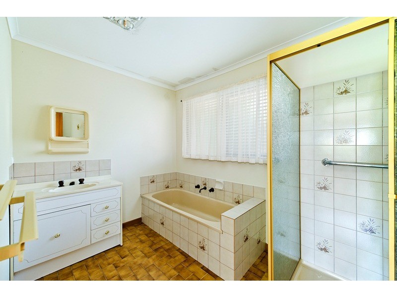 5 Ashton Avenue, Mooroolbark VIC 3138