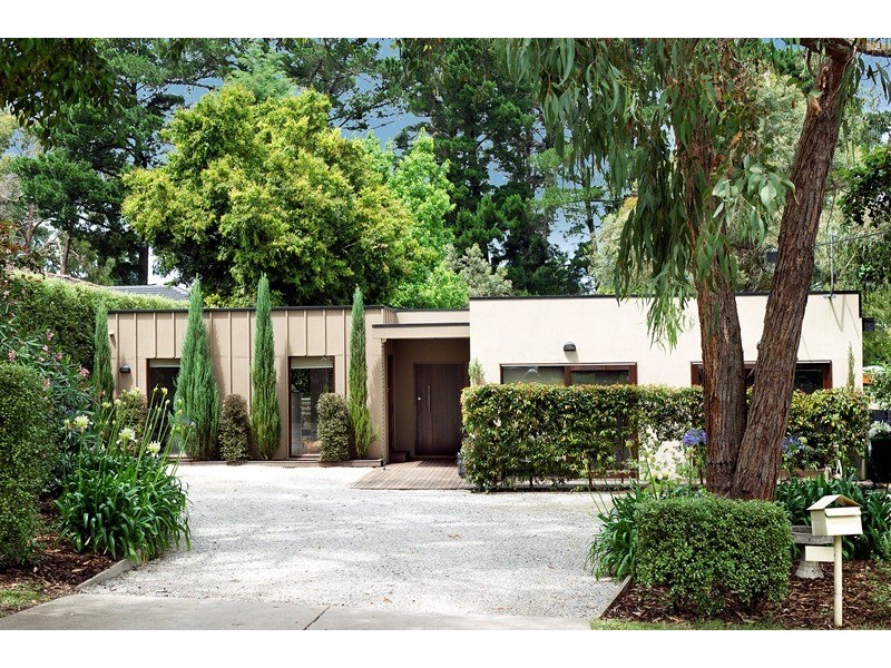 11 Unsworth Road, Ringwood North VIC 3134