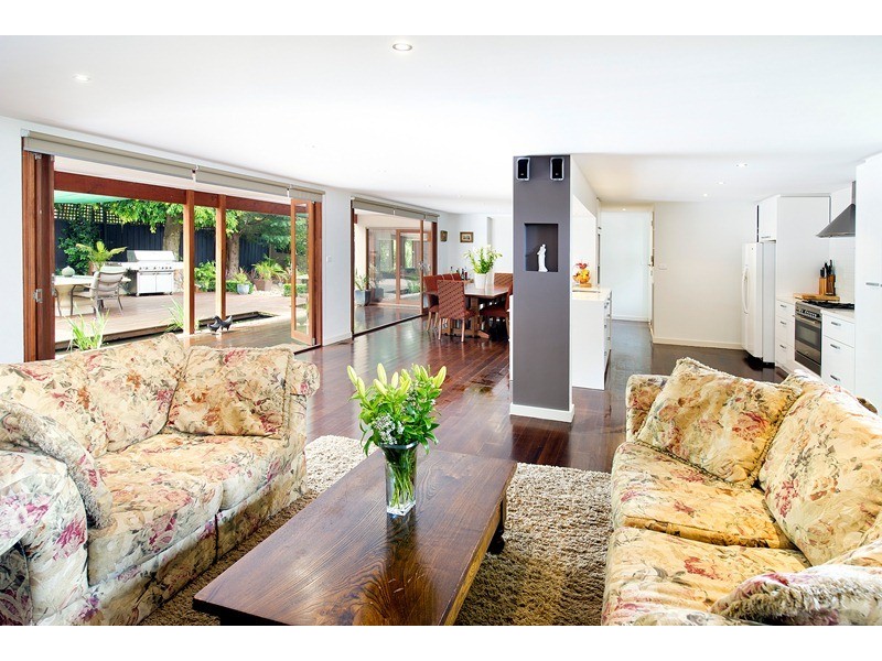 11 Unsworth Road, Ringwood North VIC 3134