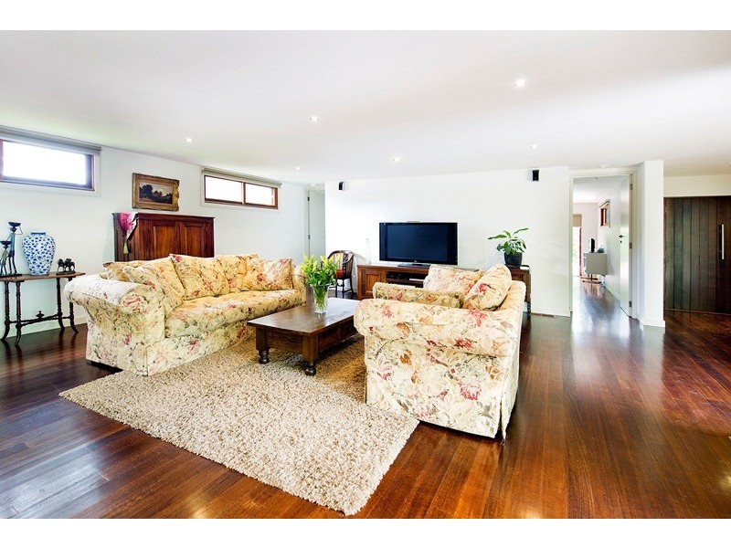 11 Unsworth Road, Ringwood North VIC 3134