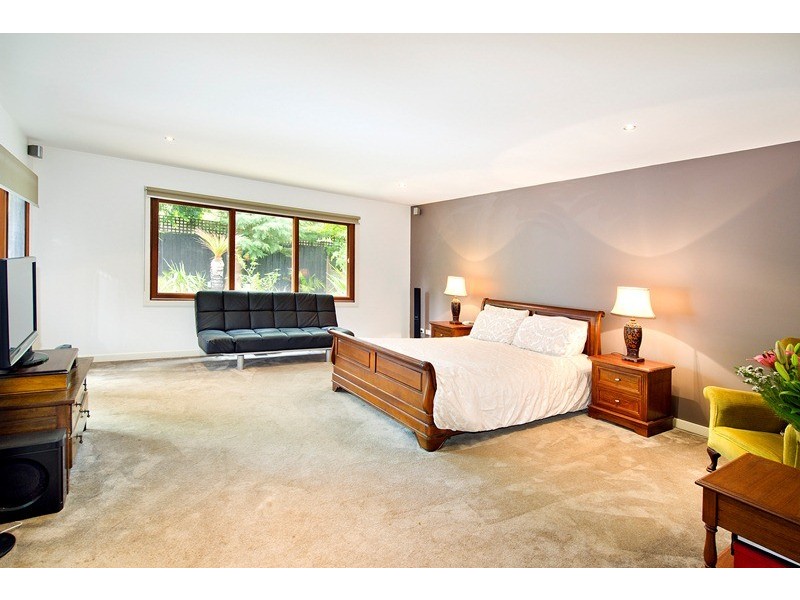 11 Unsworth Road, Ringwood North VIC 3134