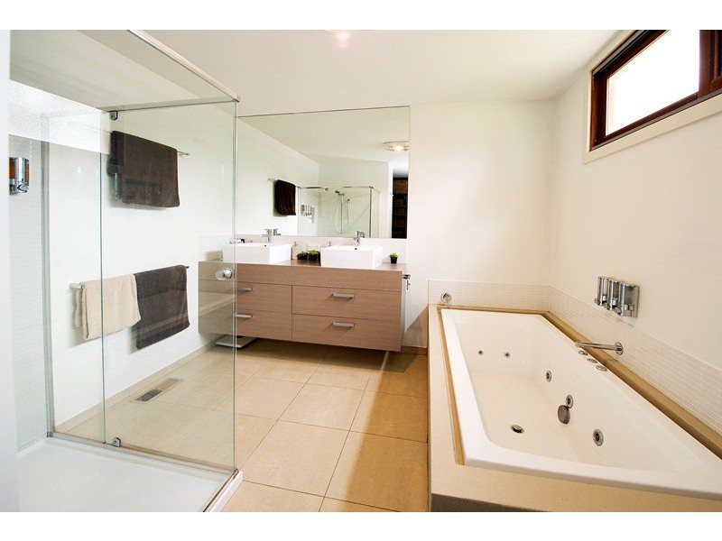 11 Unsworth Road, Ringwood North VIC 3134