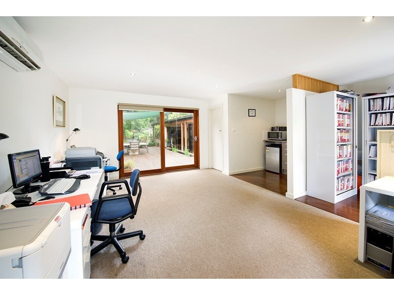 11 Unsworth Road, Ringwood North VIC 3134