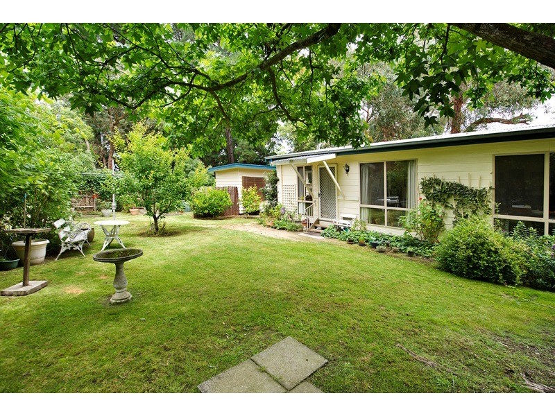 11 Unsworth Road, Ringwood North VIC 3134