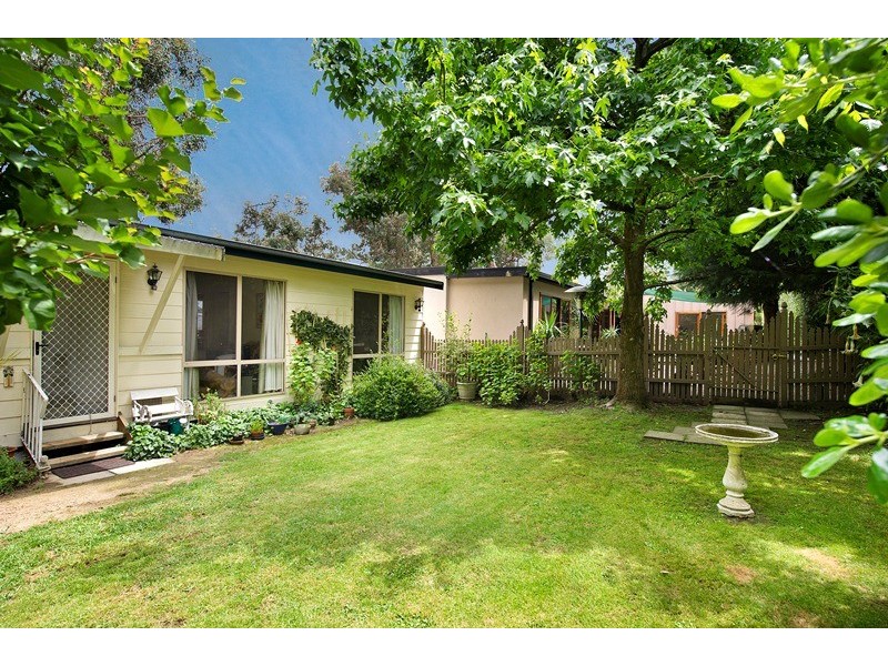 11 Unsworth Road, Ringwood North VIC 3134