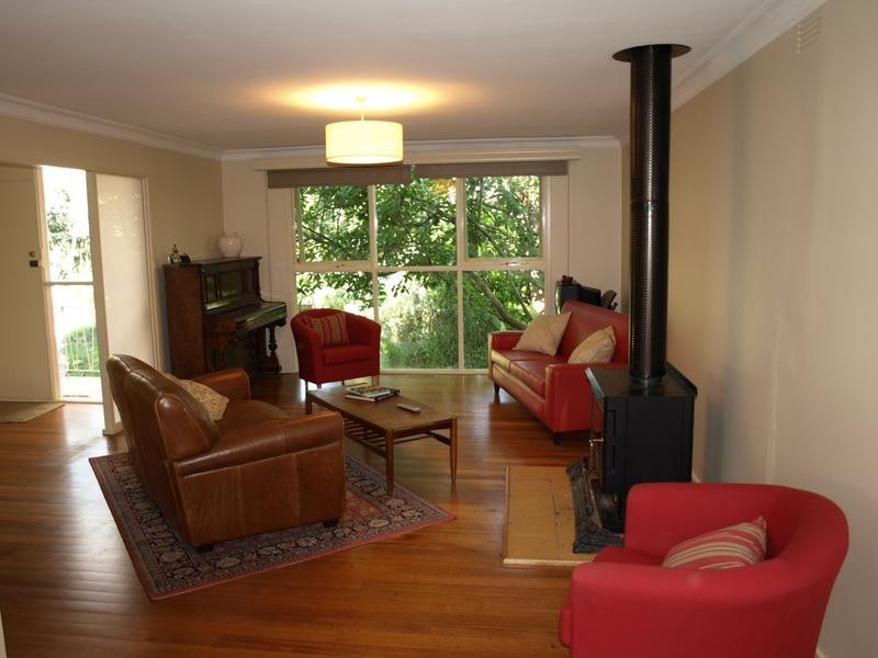 15 Pinewood Avenue, Ringwood East VIC 3135