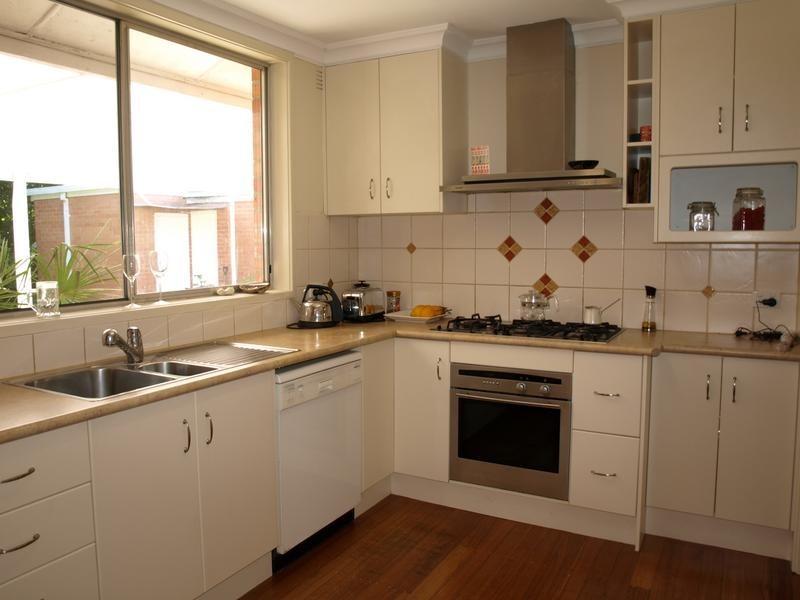 15 Pinewood Avenue, Ringwood East VIC 3135