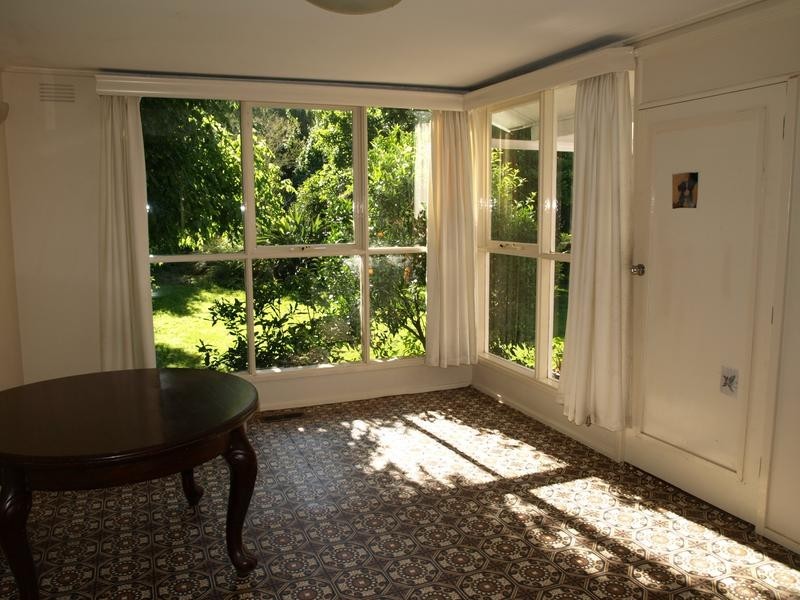 15 Pinewood Avenue, Ringwood East VIC 3135