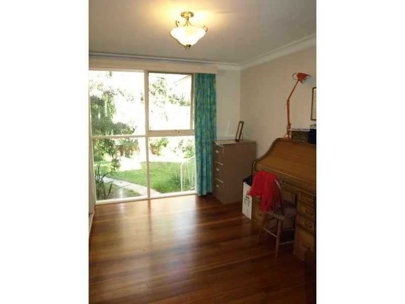 15 Pinewood Avenue, Ringwood East VIC 3135