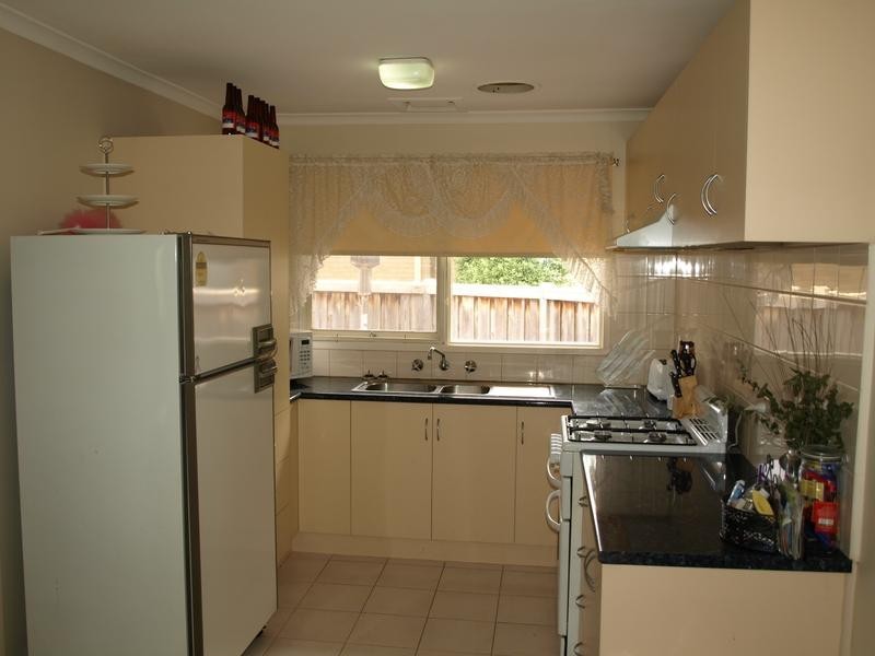 1/4 Melton Grove, Croydon VIC 3136