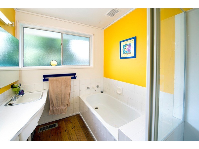 10 Lockhart Road, Ringwood North VIC 3134