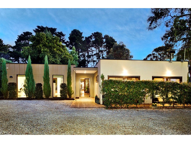11 Unsworth Road, Ringwood North VIC 3134