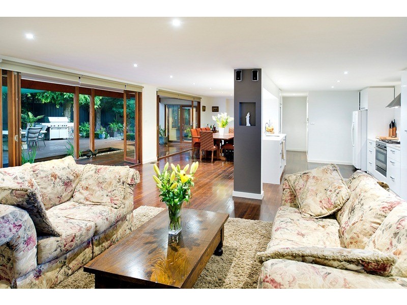 11 Unsworth Road, Ringwood North VIC 3134