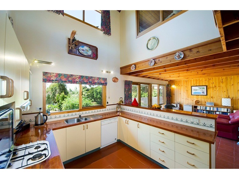 28 Knee Lane, Croydon North VIC 3136