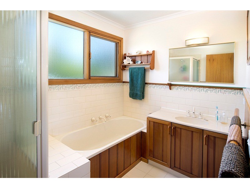 28 Knee Lane, Croydon North VIC 3136