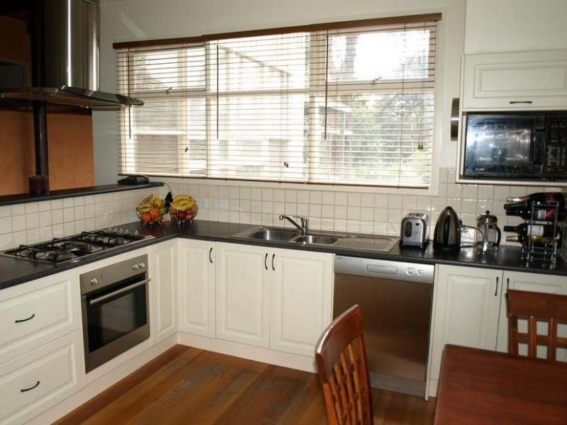 18 Ruthven Way, Ringwood East VIC 3135