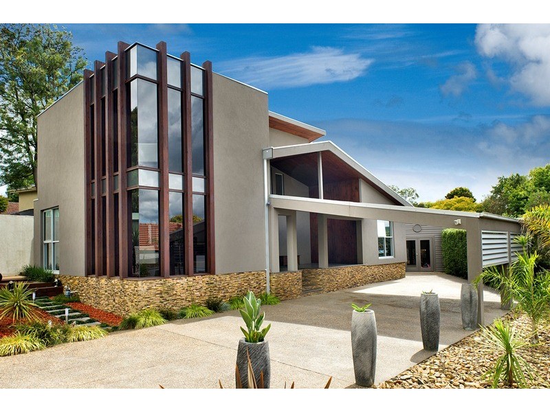 1 Strathallyn Road, Ringwood VIC 3134