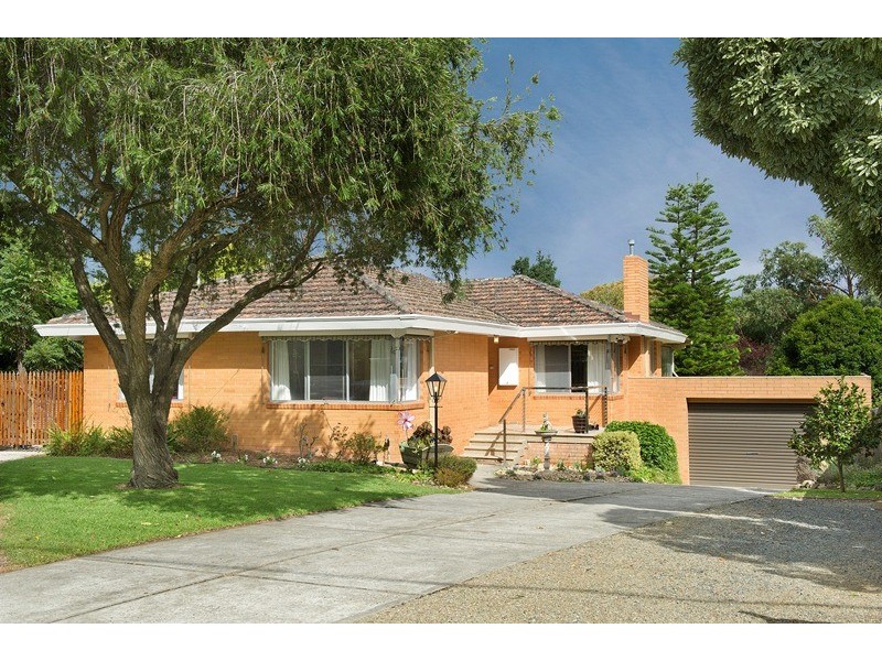 19 Woodville Road, Mooroolbark VIC 3138