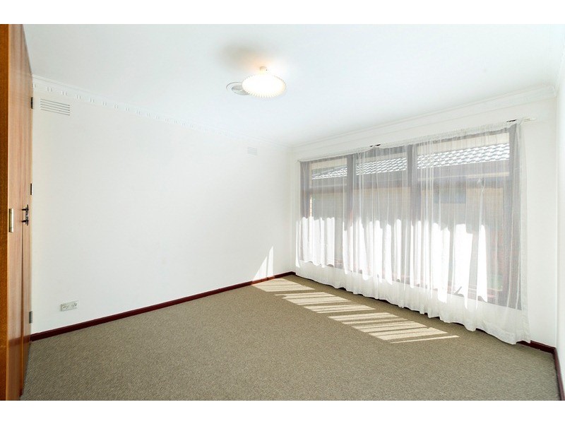 2/11 Charles Street, Ringwood East VIC 3135