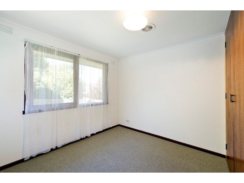 2/11 Charles Street, Ringwood East VIC 3135