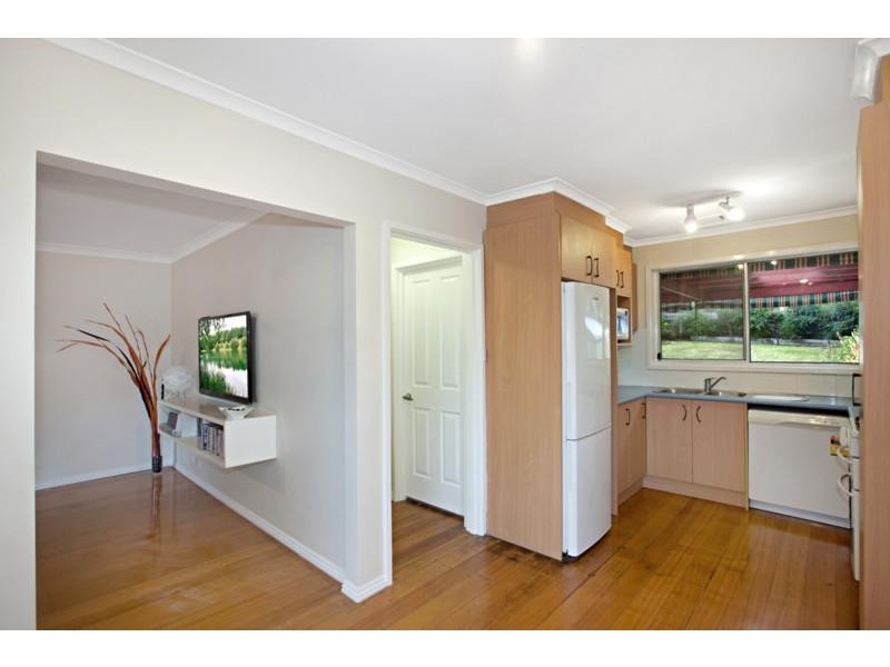 9 Oaktree Road, Croydon North VIC 3136