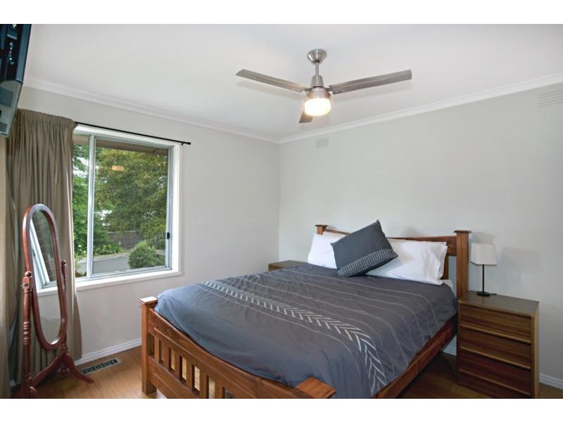 9 Oaktree Road, Croydon North VIC 3136