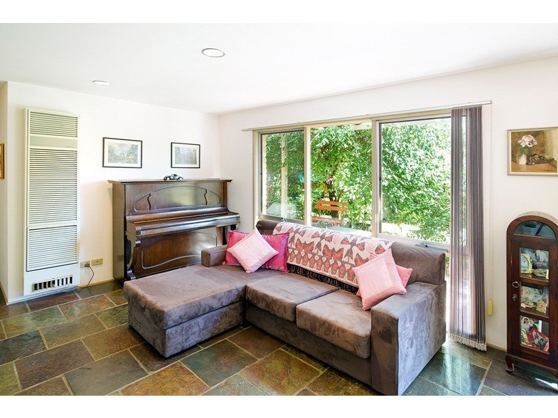 49 Langdale Drive, Croydon Hills VIC 3136