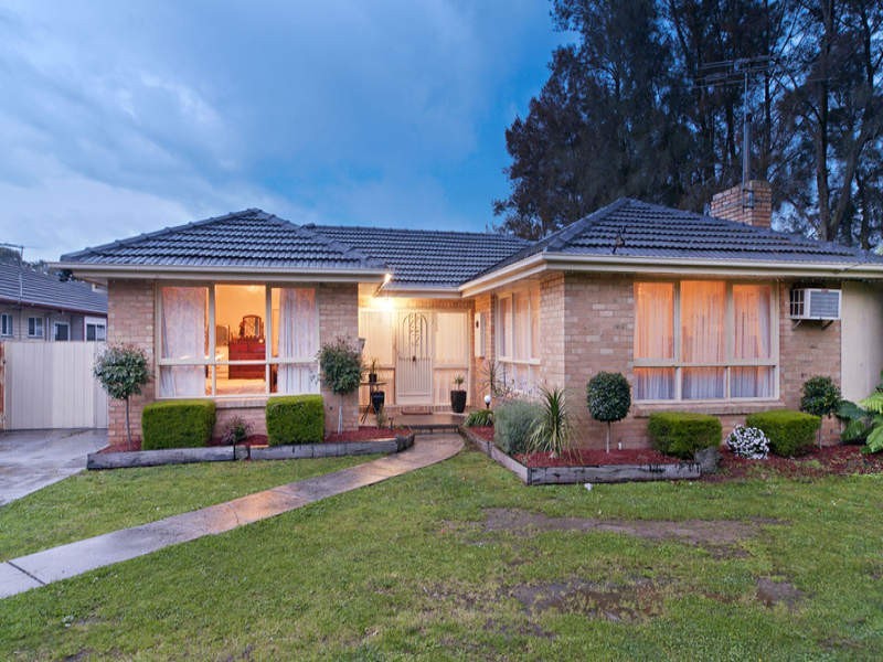 11 Esther Crescent, Mooroolbark VIC 3138